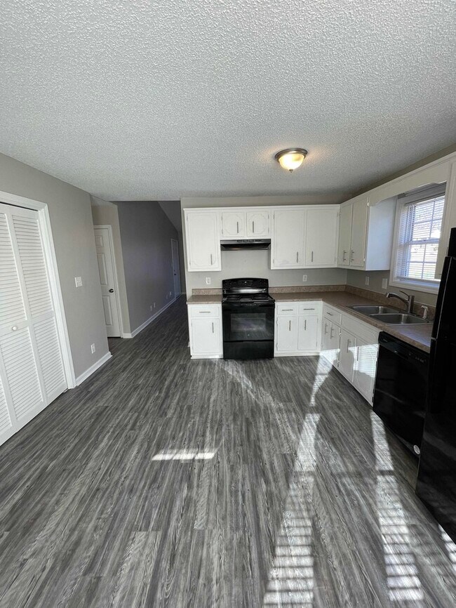 Foto del edificio - 320 Donna Dr