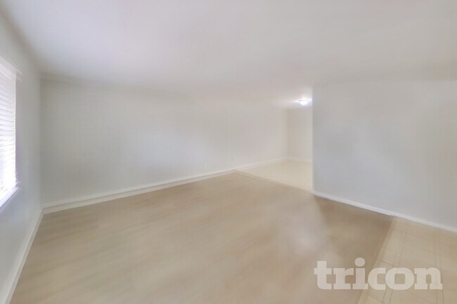 Foto del edificio - 5024 W Krall St