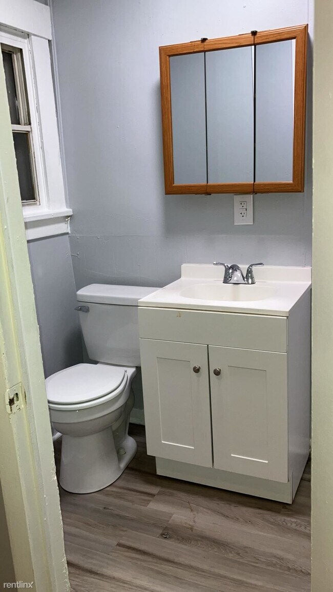 Foto del edificio - 1 br, 1 bath Triplex - 2005 Sherman Avenue A