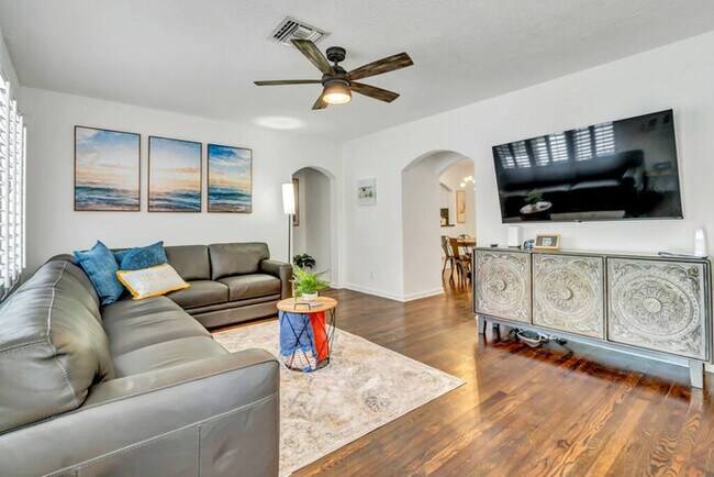 Foto del edificio - Victoria Park Oasis w/ Heated Pool and More