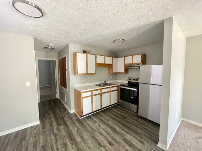 Building Photo - 581 Dexter Dr
