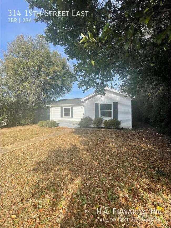 Building Photo - 314 19th St E