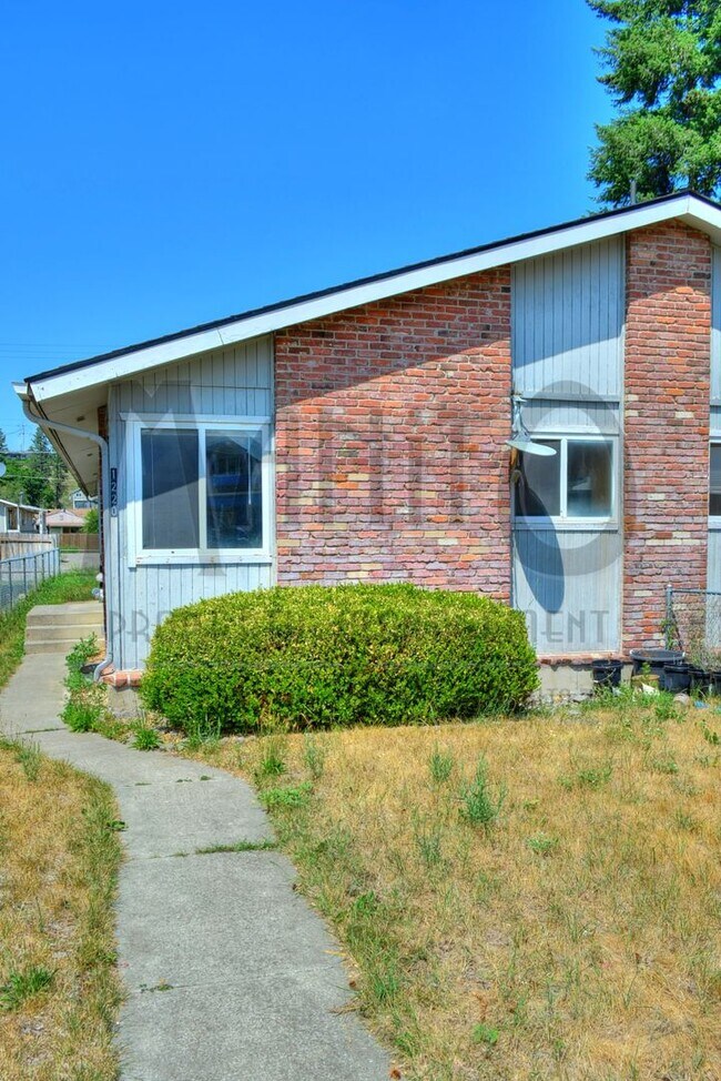 Building Photo - 1218 W Frederick Ave