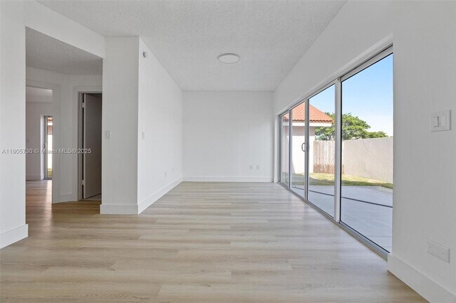 Foto del edificio - 8501 NW 191st St