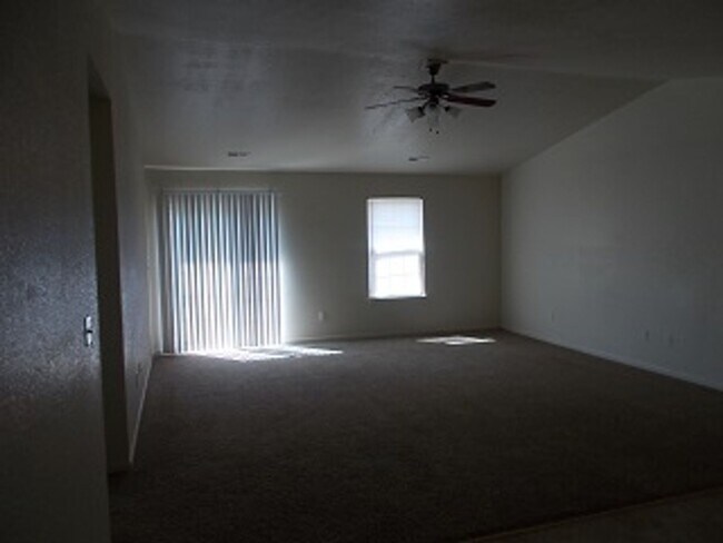 Foto del edificio - Cozy 2 Bedroom,  2 Bathroom Duplex!