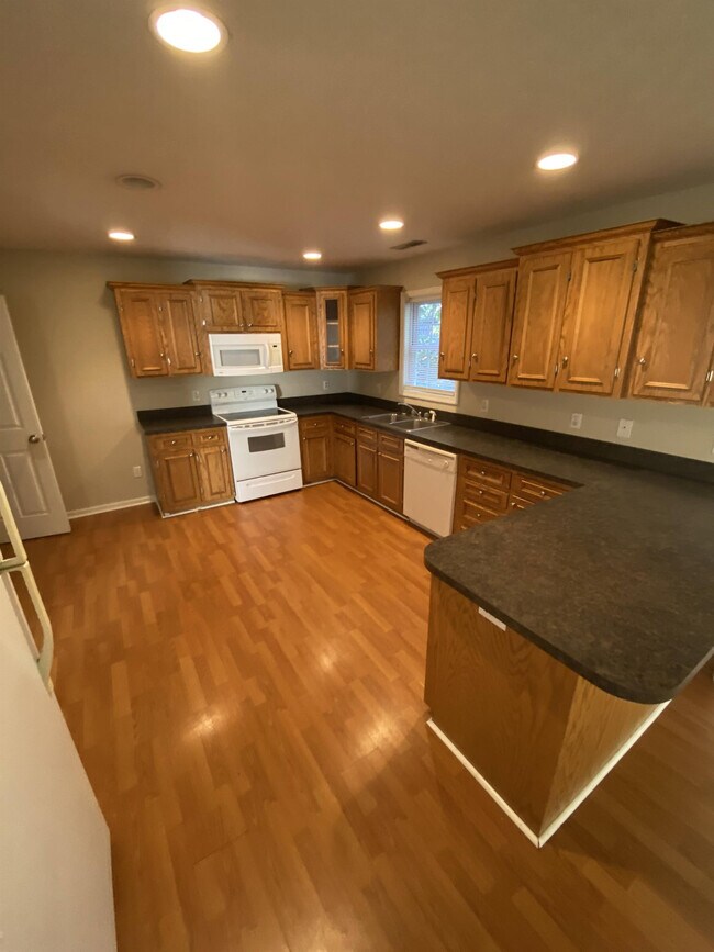Building Photo - 139 Acres Ct