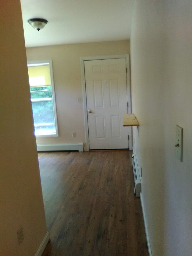 Building Photo - 28 Taryn Dr