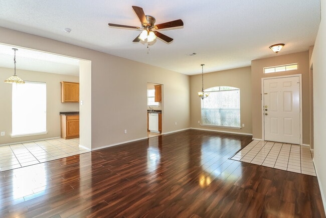Building Photo - 6705 W Lynn Creek Dr