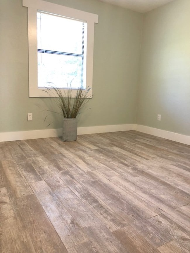 Building Photo - Pine Haven Apartments