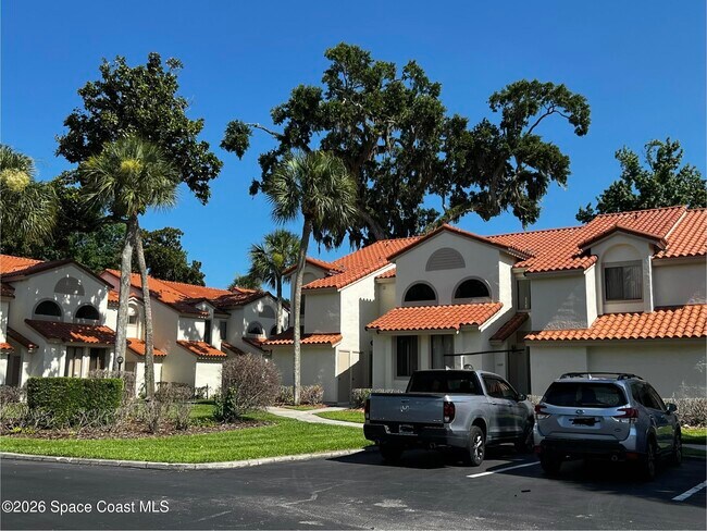 Building Photo - 1059 Country Club Dr