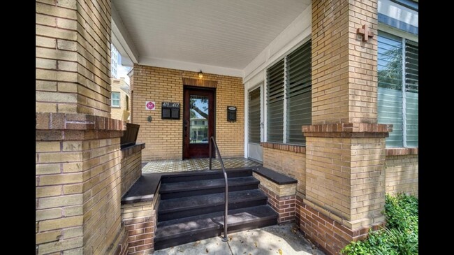 Building Photo - 415 3rd St S