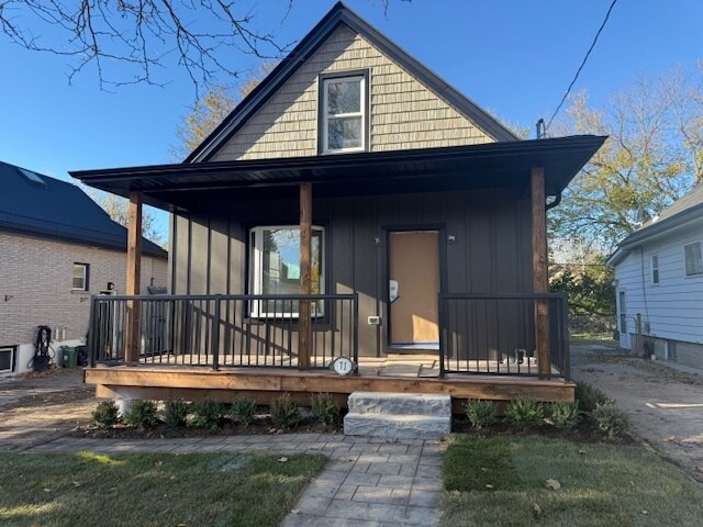 Building Photo - Almost BRAND NEW * 2+Loft Detached Home *  71 Saint Julian St. * View TODAY!