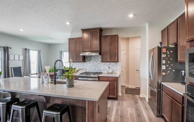 Foto del edificio - 6693 Harrington Court Avenue NE