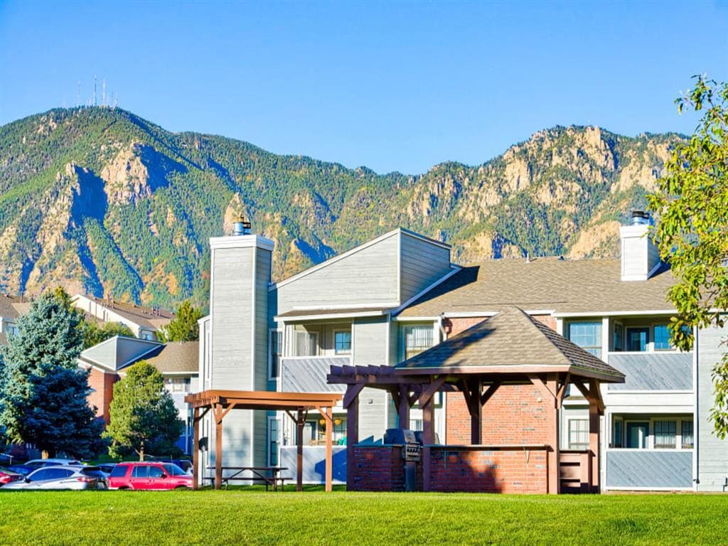 Snapshot of Condo Apartments With Mountain View In Colorado