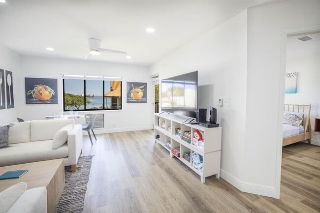 Building Photo - 1515 Pinellas Bayway S