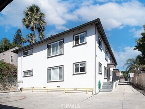 Building Photo - 2027 Vista Del Mar Ave