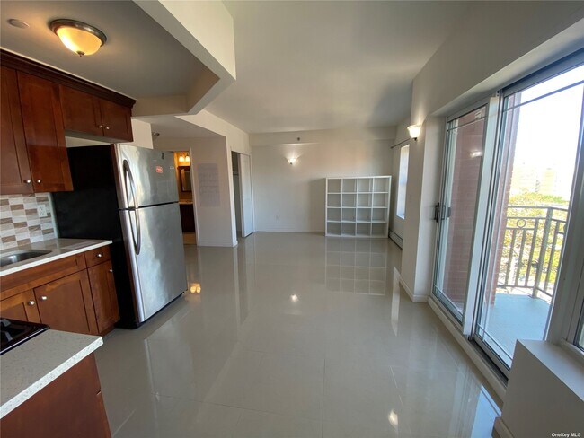 Foto del edificio - 71-66 Parsons Blvd