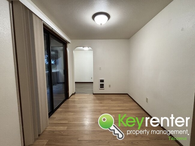 Building Photo - Comfortable Upstairs 2 Bedroom 2 Bath Rental in Private Community Near Fircrest!