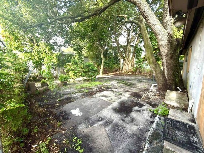 Foto del edificio - 800 NW 56th St