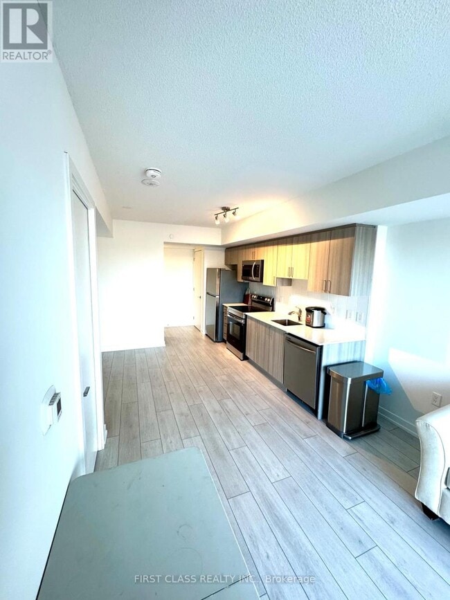 Building Photo - 556 Marlee Ave