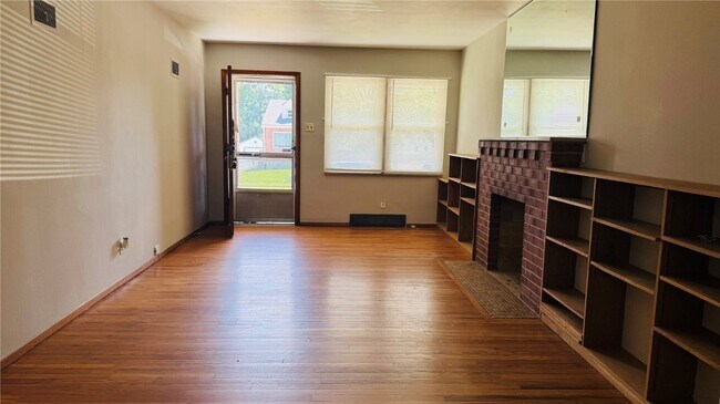 Foto del edificio - 9319 Aster Ave