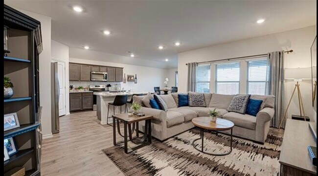 Foto del edificio - 3205 Hawkins Dr