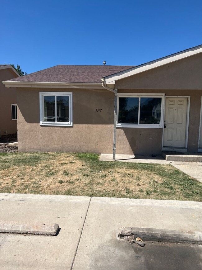 Great 3 Bedroom 2 Bath unit - Great 3 Bedroom 2 Bath unit House