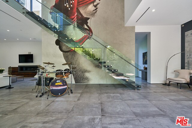 Building Photo - 415 N Martel Ave
