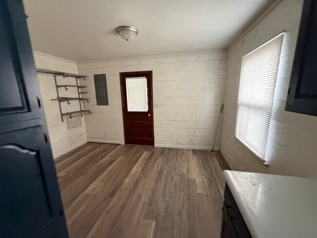 Building Photo - 501 Swing Ave