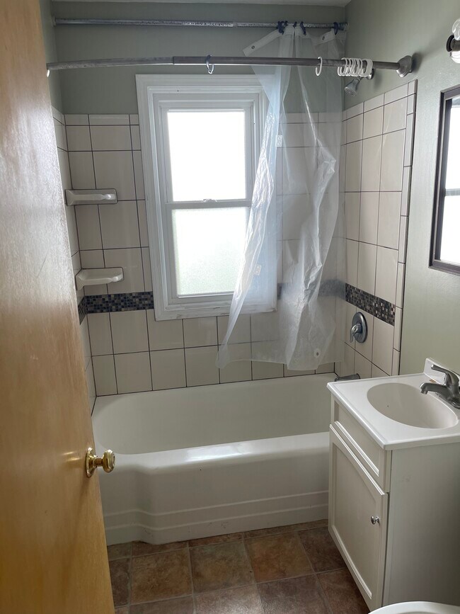 Bathroom - 4525 Minnehaha Ave