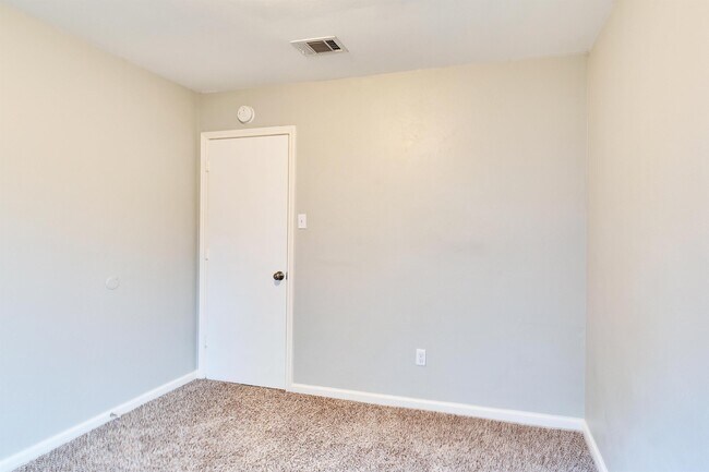 Foto del edificio - 2203 E Stassney Ln