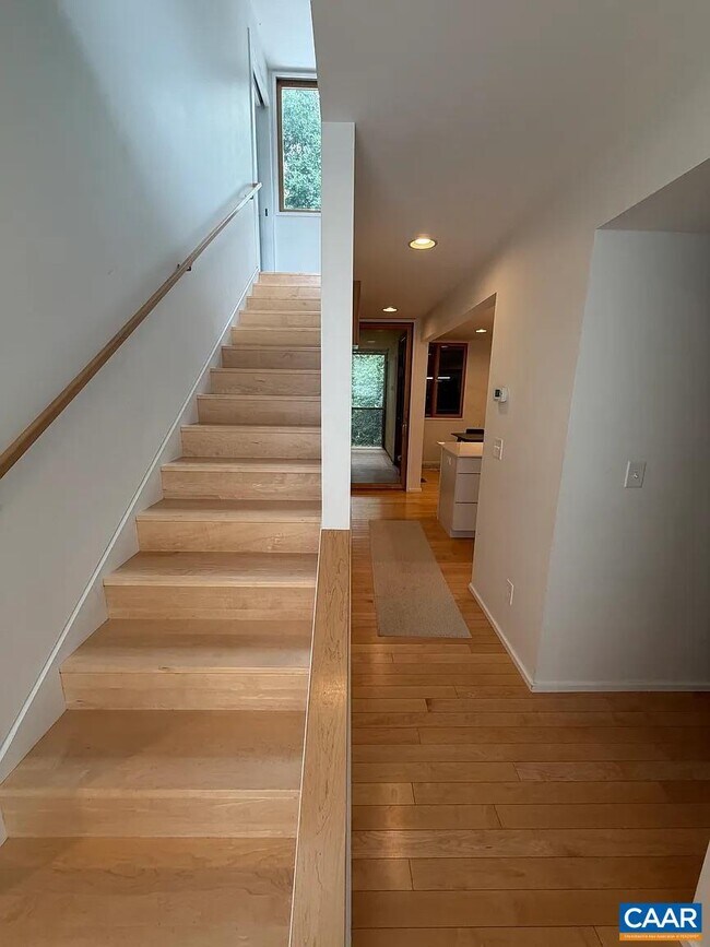 Building Photo - 137 Baylor Ln