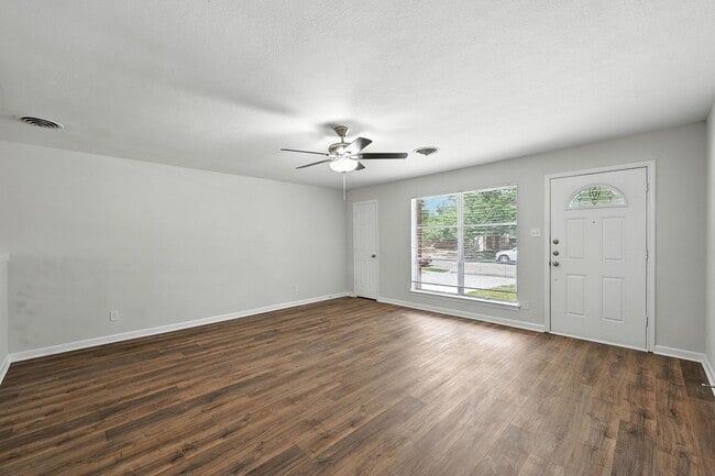 Building Photo - Immaculate 4-Bedroom Remodel in the Heart ...