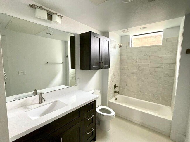 Foto del edificio - 2401 Crawford St