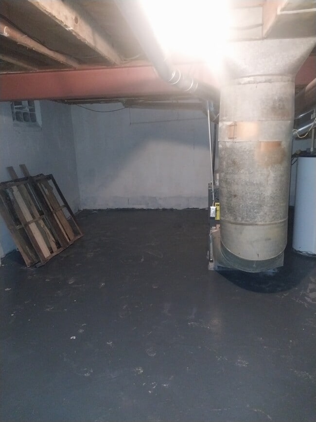 Building Photo - 772 Whitethorne Ave