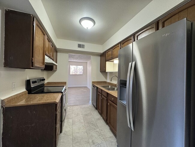 Building Photo - 507 S Lea Ave