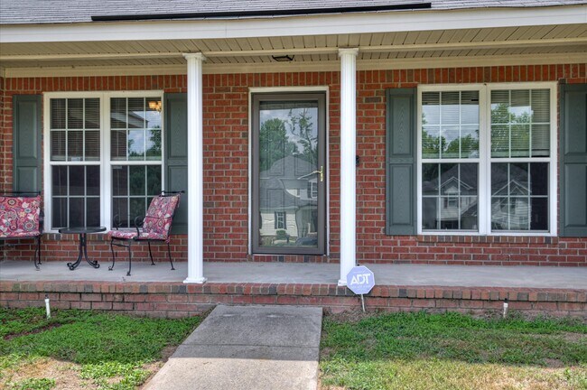 Building Photo - 1828 Heathers Way