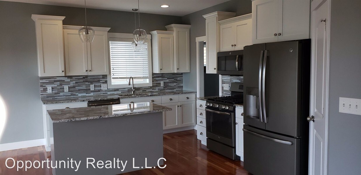 Primary Photo - 4 br, 3 bath House - 427 15th Ave NE
