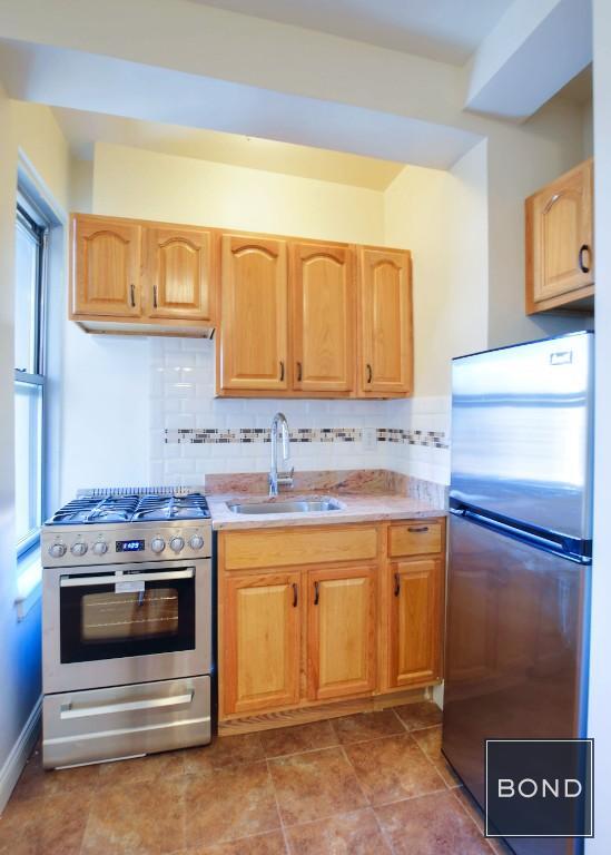 Building Photo - 301 E 38th St