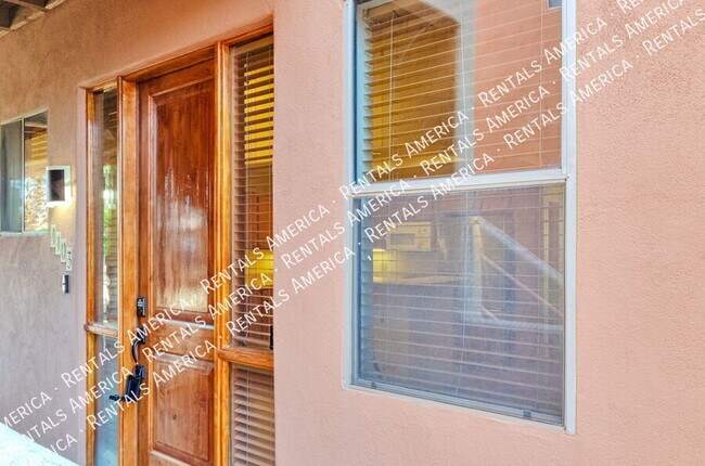 Foto del edificio - 446 N Campbell Ave
