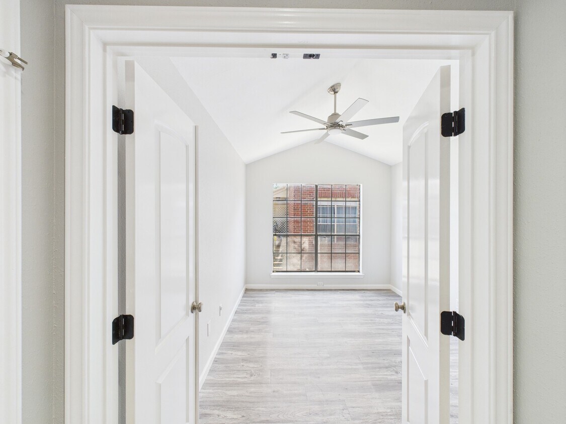 Foto principal - 8055 Cambridge St