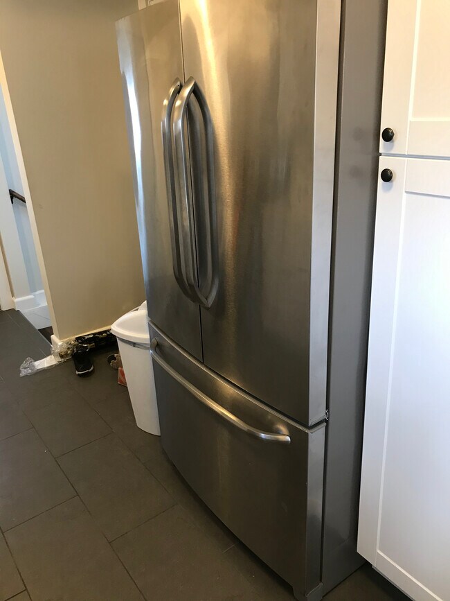 Kitchen - 1827 Pleasant St