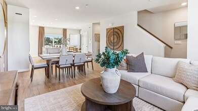 Building Photo - 198 Sandy Rdg Rd