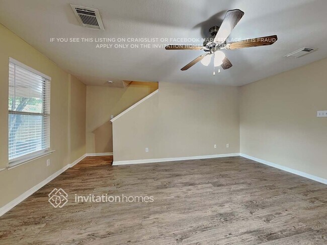 Foto del edificio - 13742 Clarks Fork Dr