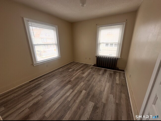 Foto del edificio - 26-28-28 Lenox St