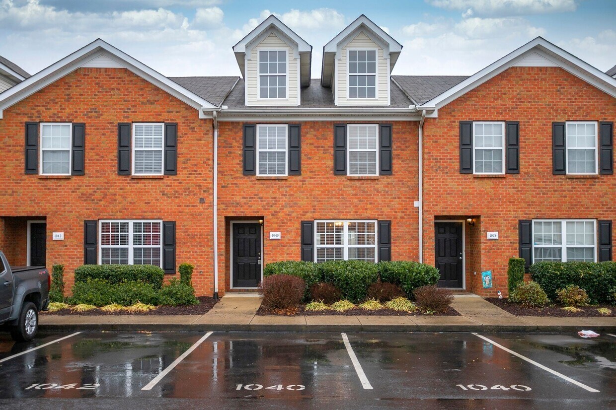 Foto del edificio - 1040 Wolves Den Pl