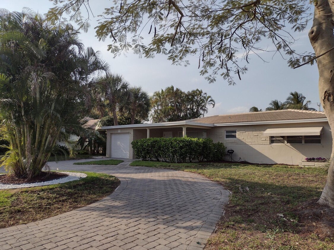 Foto principal - 383 NE 31st St
