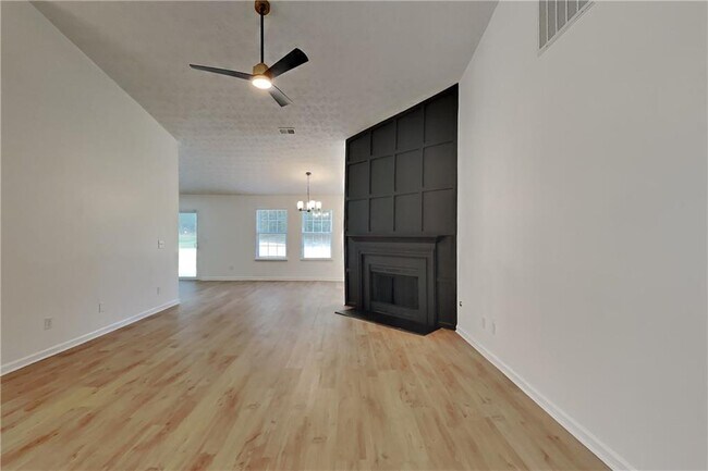 Building Photo - 410 Crestbend Ln