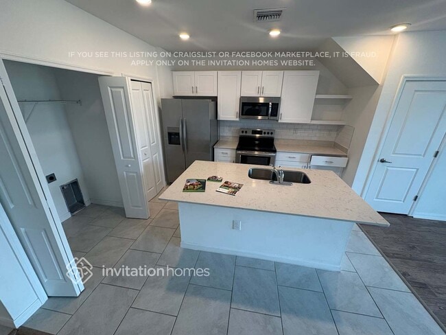 Building Photo - 2035 E Landings Wy