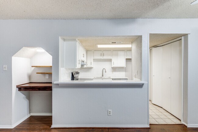 Foto del edificio - 610 Starlinda Ct